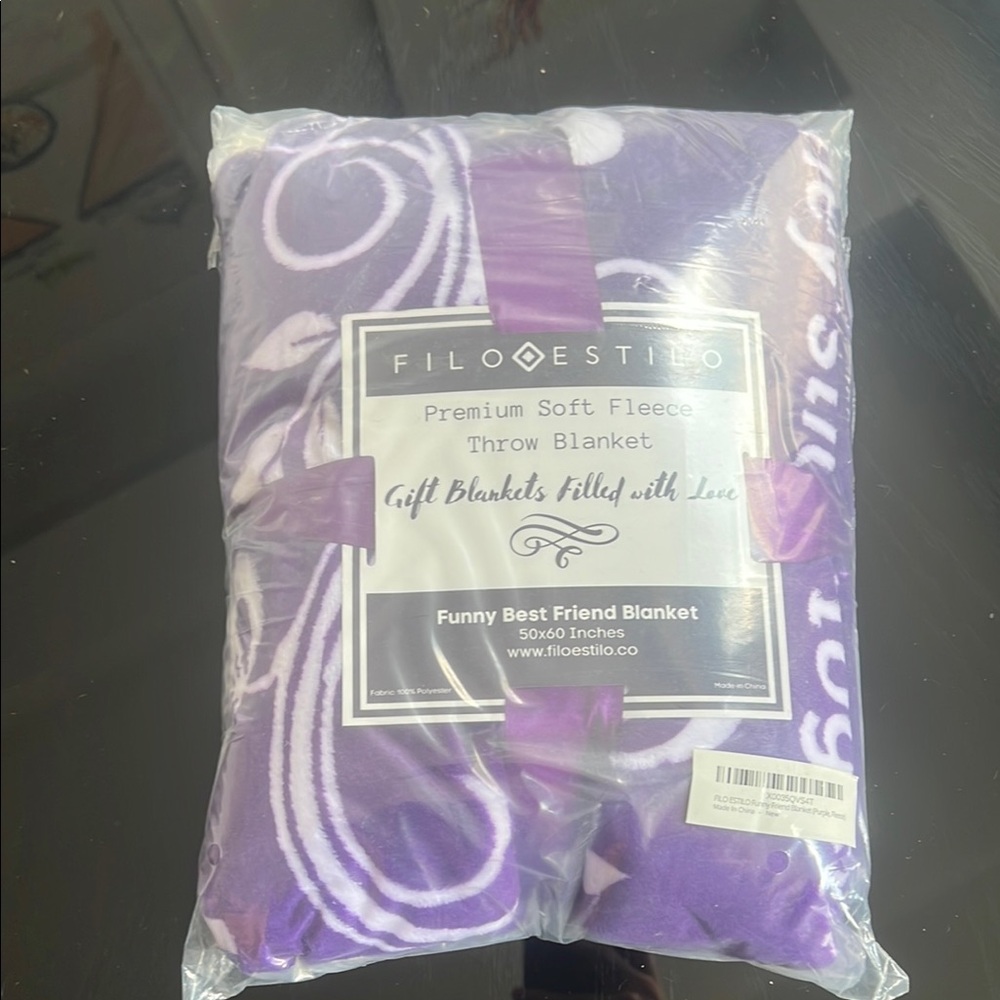 BRAND NEW in ORIGINAL PACKAGING PEEMIUM FLEECE THROW BLANKET!
